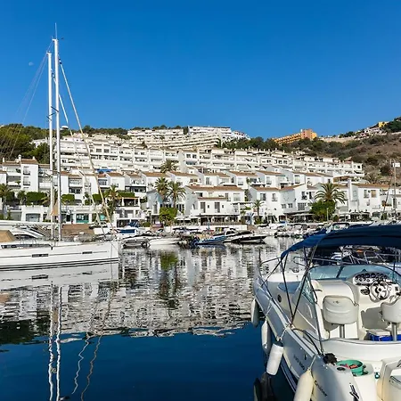 Con Vistas Y Garaje En Marina Del * La Herradura (Granada)