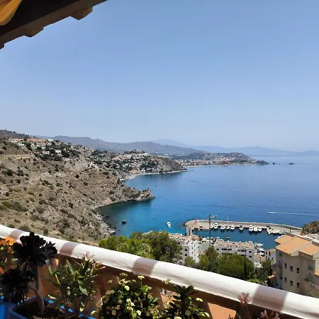 Con Vistas Y Garaje En Marina Del La Herradura (Granada)