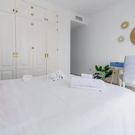 Con Vistas Y Garaje En Marina Del Apartment La Herradura (Granada)